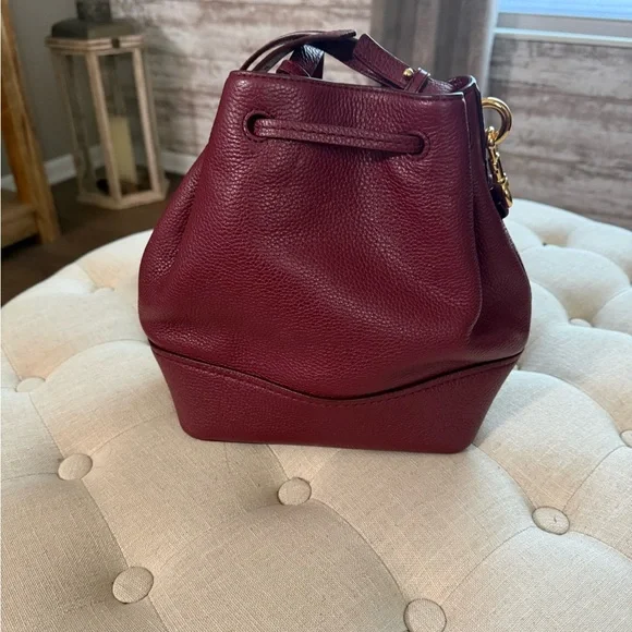 Marc Jacobs Deep Red Leather Shoulder Bag - Picture 2 of 3